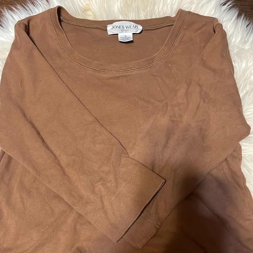 Jones Wear Sport sweatshirt size medium. (Barely Used)